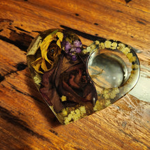 Load image into Gallery viewer, Pre Made Resin Tealight Holder
