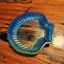 Load image into Gallery viewer, Pre Made Resin Shell Trinket Holder/ Dish
