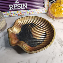 Load image into Gallery viewer, Pre Made Resin Shell Trinket Holder/ Dish
