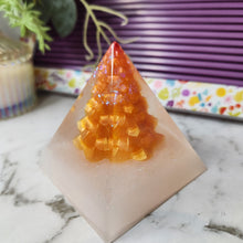 Load image into Gallery viewer, Pre Made Resin  Pyramid Paper Weight/ Décor
