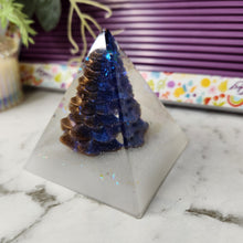 Load image into Gallery viewer, Pre Made Resin  Pyramid Paper Weight/ Décor
