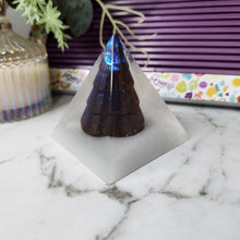 Load image into Gallery viewer, Pre Made Resin  Pyramid Paper Weight/ Décor
